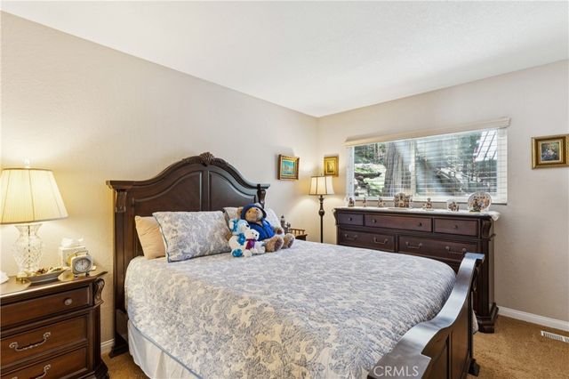 460 Pioneer Road, Lake Arrowhead, CA 92352