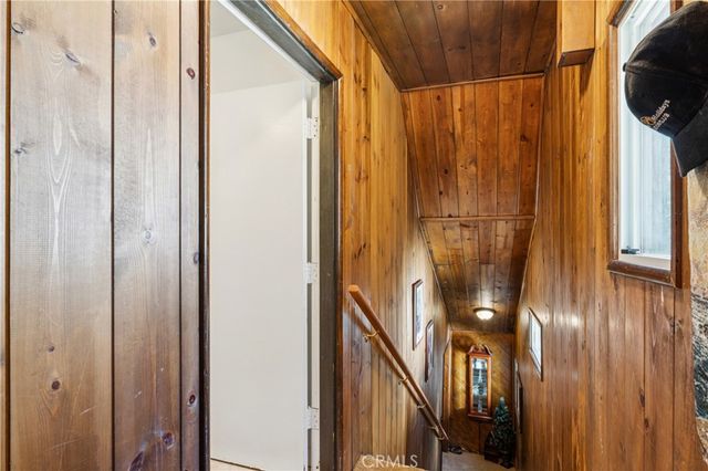 460 Pioneer Road, Lake Arrowhead, CA 92352