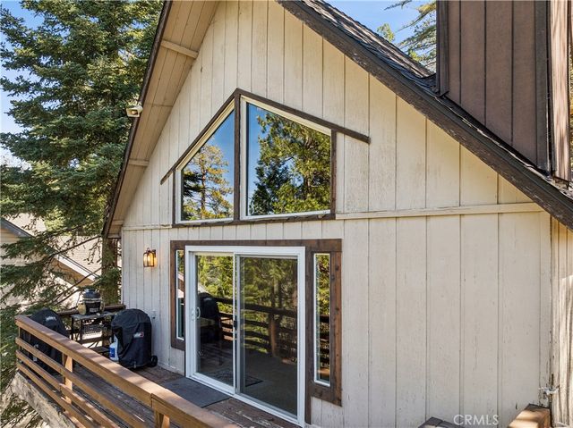 460 Pioneer Road, Lake Arrowhead, CA 92352