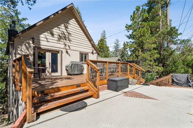 460 Pioneer Road, Lake Arrowhead, CA 92352
