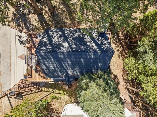 460 Pioneer Road, Lake Arrowhead, CA 92352