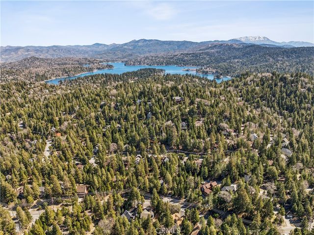460 Pioneer Road, Lake Arrowhead, CA 92352