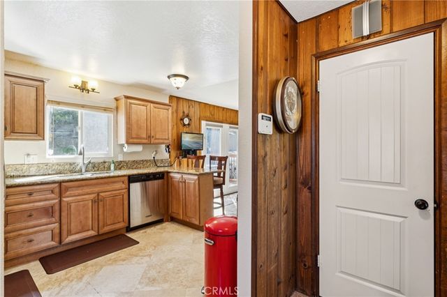 460 Pioneer Road, Lake Arrowhead, CA 92352