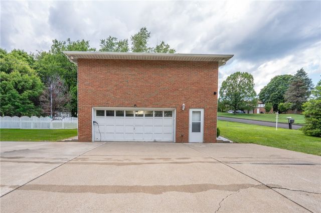 103 Chapel View Dr, Hempfield Twp, PA 15601