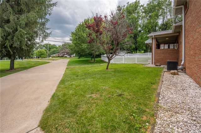 103 Chapel View Dr, Hempfield Twp, PA 15601