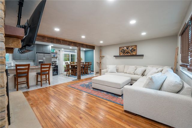 103 Chapel View Dr, Hempfield Twp, PA 15601