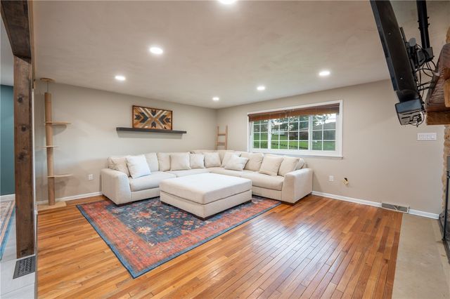 103 Chapel View Dr, Hempfield Twp, PA 15601