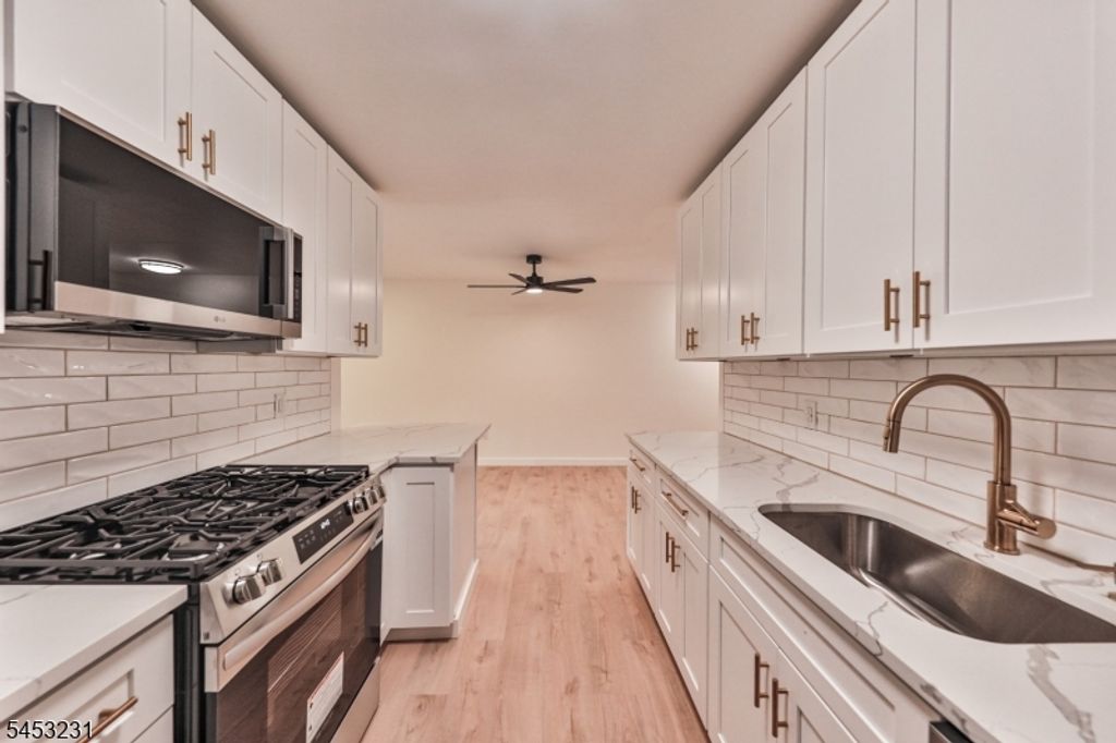 813 Spruce Hills Dr, Glen Gardner Boro, NJ 08826 — photo 4