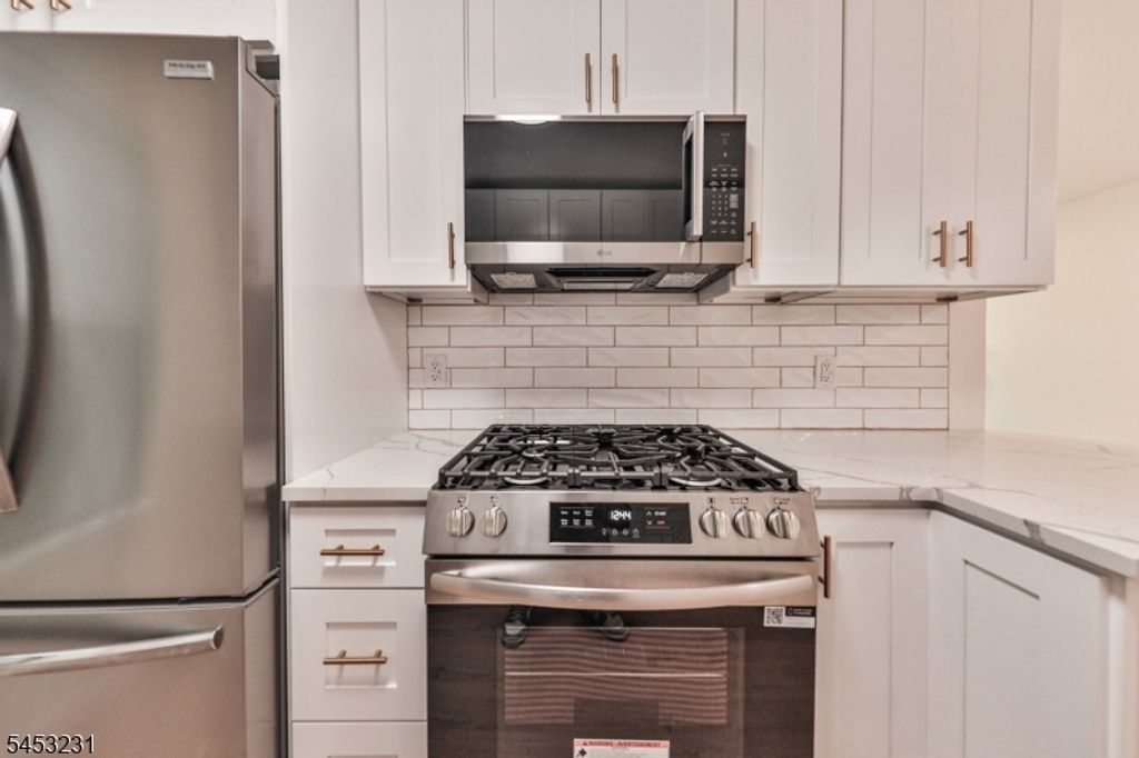 813 Spruce Hills Dr, Glen Gardner Boro, NJ 08826 — photo 5