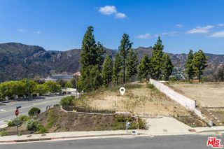 1405 El Bosque Court, Pacific Palisades, CA 90272