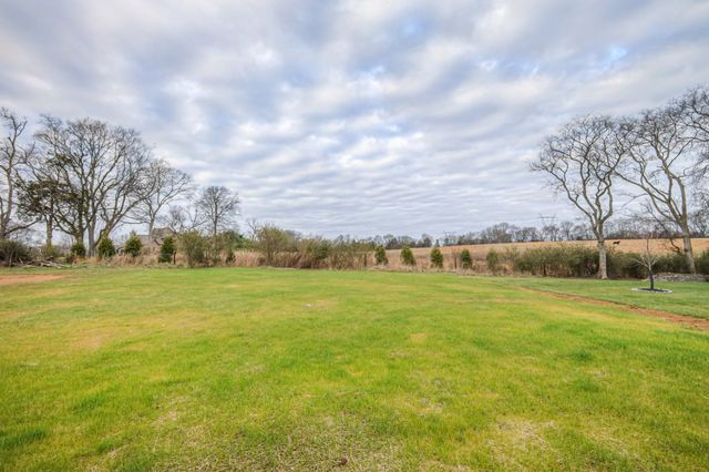 281 Bellsford Rd, Gallatin, TN 37066