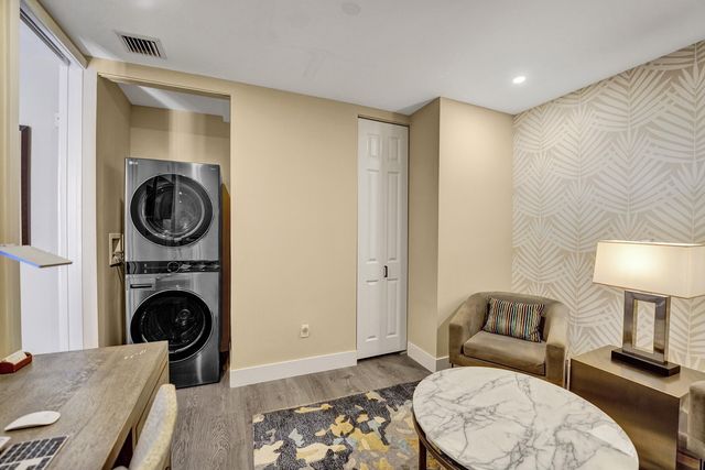 2617 NE 14th Avenue 102, Wilton Manors, FL 33334