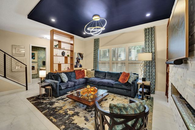 2617 NE 14th Avenue 102, Wilton Manors, FL 33334