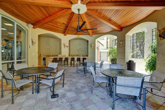 2617 NE 14th Avenue 102, Wilton Manors, FL 33334