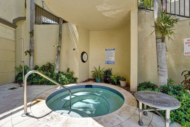 2617 NE 14th Avenue 102, Wilton Manors, FL 33334