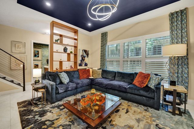 2617 NE 14th Avenue 102, Wilton Manors, FL 33334