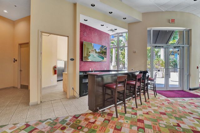 2617 NE 14th Avenue 102, Wilton Manors, FL 33334