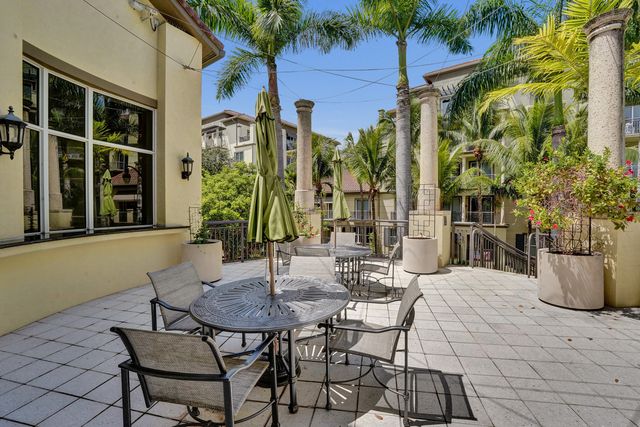 2617 NE 14th Avenue 102, Wilton Manors, FL 33334