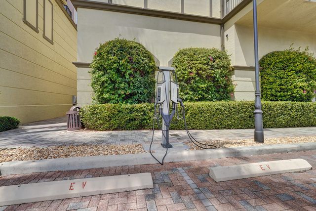 2617 NE 14th Avenue 102, Wilton Manors, FL 33334