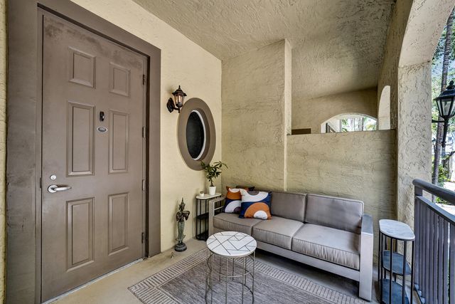 2617 NE 14th Avenue 102, Wilton Manors, FL 33334