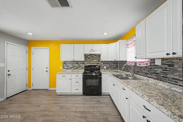 4738 W FAIRMOUNT Avenue, Phoenix, AZ 85031