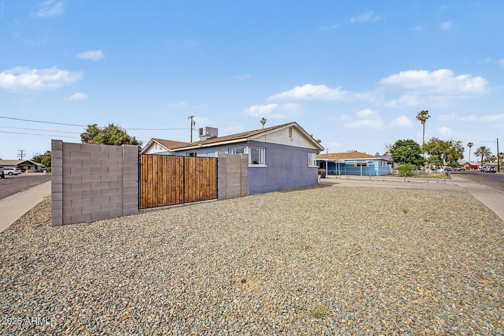 4738 W FAIRMOUNT Avenue, Phoenix, AZ 85031 — photo 3
