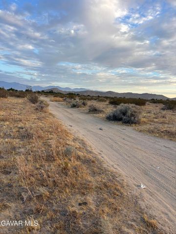 235 E Ste Vic Avenue W4 Ste Avenue, Palmdale, CA 93591