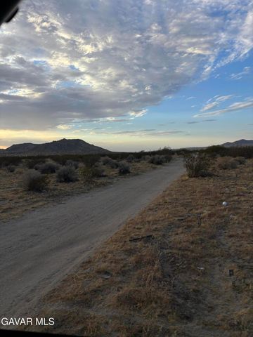 235 E Ste Vic Avenue W4 Ste Avenue, Palmdale, CA 93591