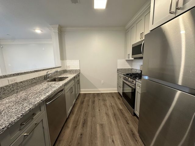 18 Hennery Way 18J, Medfield, MA 02052