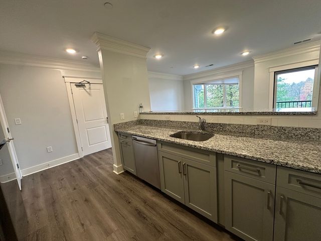 18 Hennery Way 18J, Medfield, MA 02052