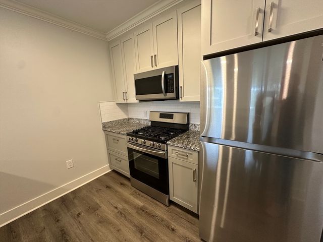 18 Hennery Way 18J, Medfield, MA 02052