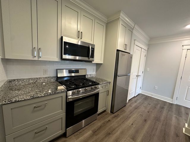 18 Hennery Way 18J, Medfield, MA 02052