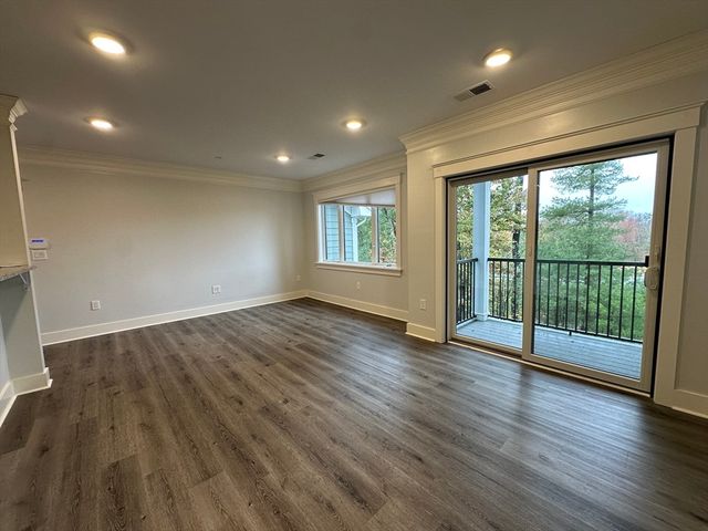 18 Hennery Way 18J, Medfield, MA 02052