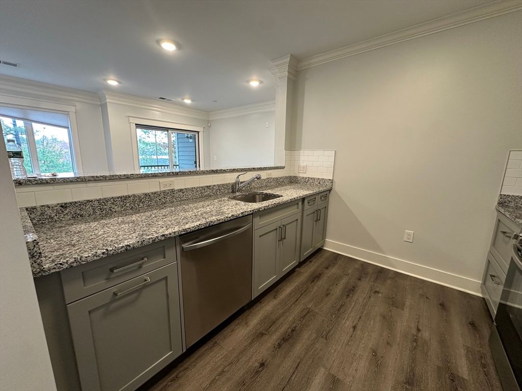 18 Hennery Way 18J, Medfield, MA 02052
