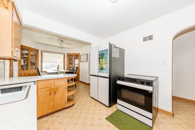 2520 W Morgan AVENUE, Milwaukee, WI 53221
