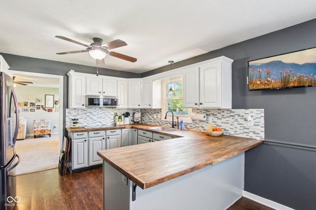 1694 Williamsburg Lane, Franklin, IN 46131