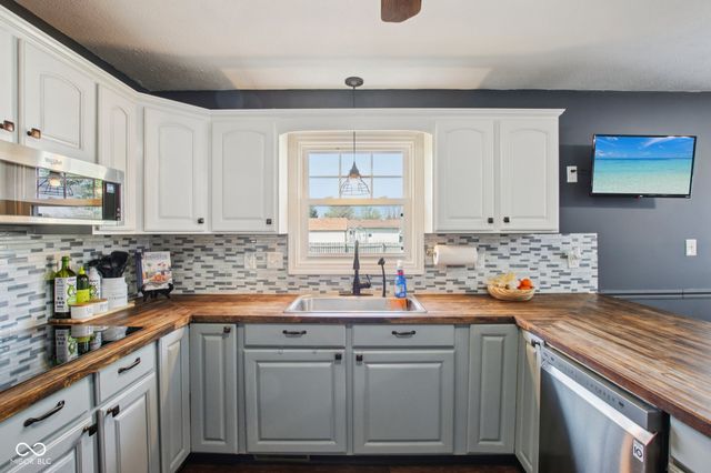 1694 Williamsburg Lane, Franklin, IN 46131