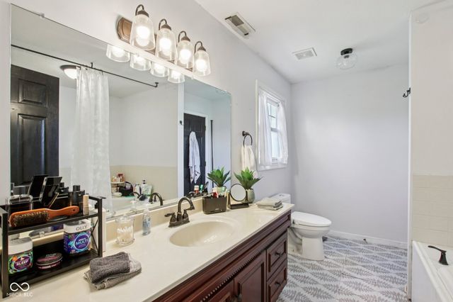 1694 Williamsburg Lane, Franklin, IN 46131