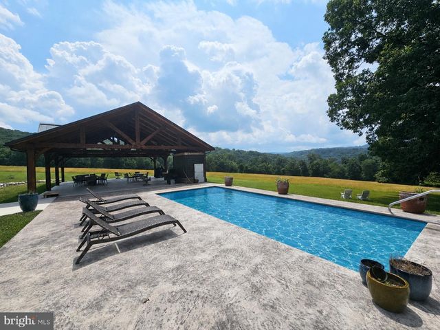 13245 BUENA VISTA RD, Waynesboro, PA 17268