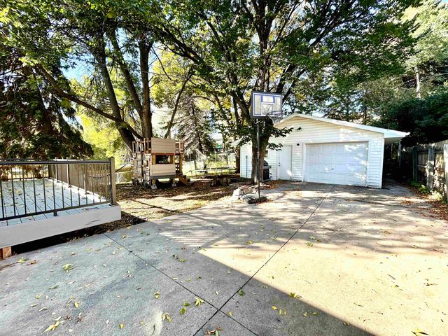 913 20th St. NW, Minot, ND 58703