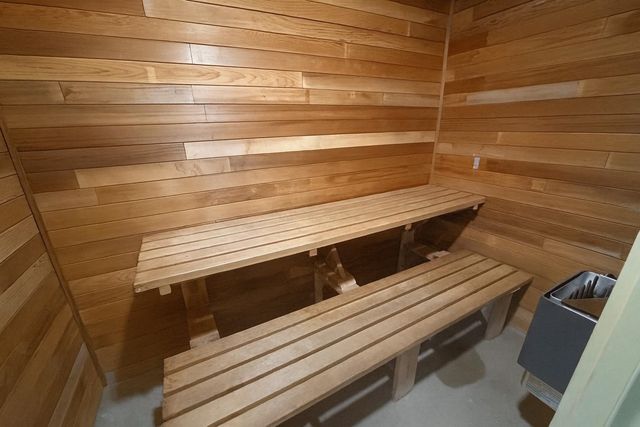 913 20th St. NW, Minot, ND 58703