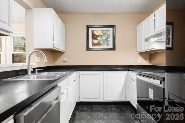 9205 Ravenwing Drive, Charlotte, NC 28262