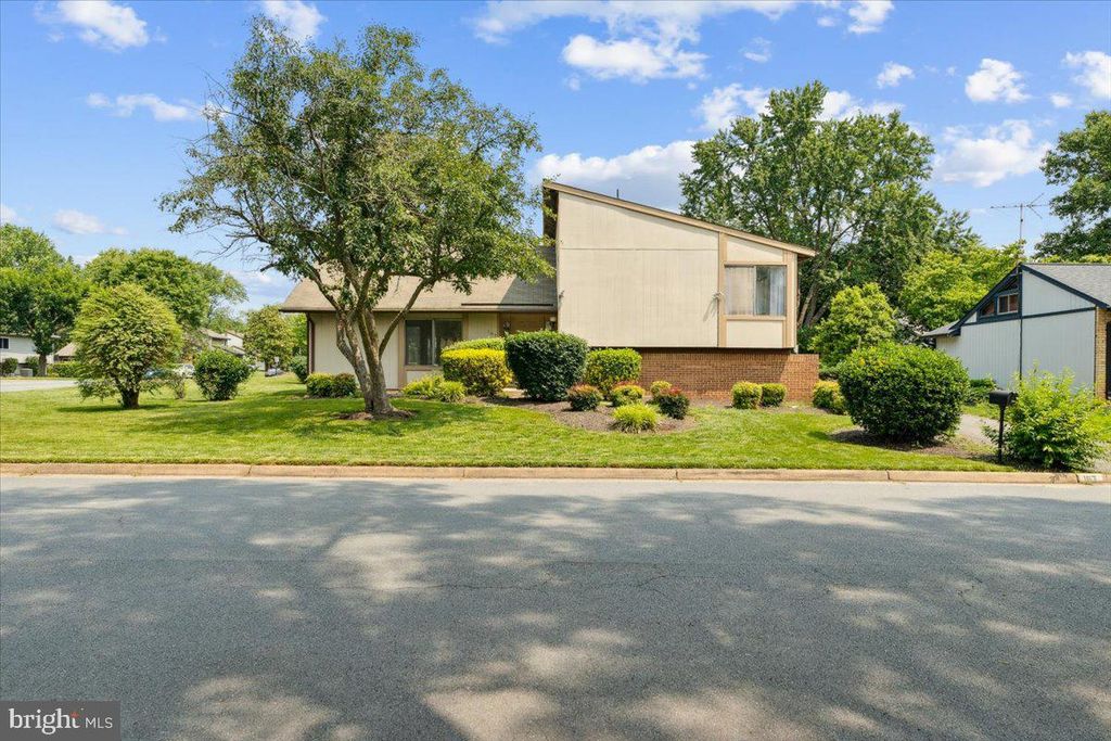 167 S FOX RD, Sterling, VA 20164