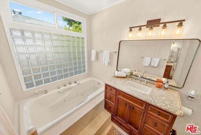 2940 Cardiff Avenue, Los Angeles, CA 90034