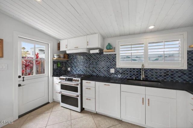 1248 Marthas Vineyard Court, Ventura, CA 93001