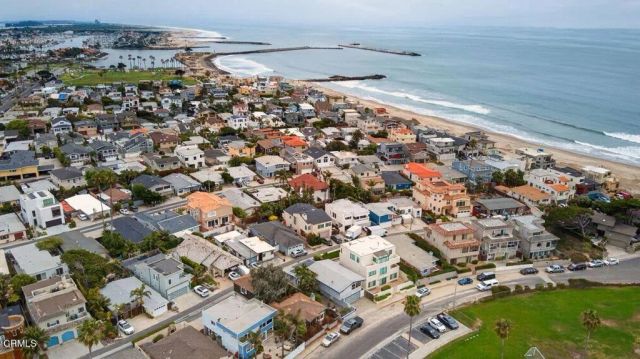 1248 Marthas Vineyard Court, Ventura, CA 93001