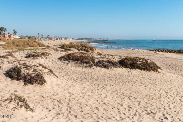 1248 Marthas Vineyard Court, Ventura, CA 93001