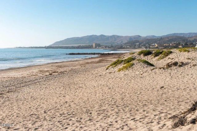 1248 Marthas Vineyard Court, Ventura, CA 93001