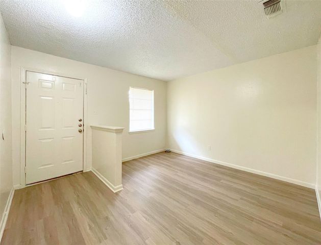 904 N Meadows DR D, Austin, TX 78758