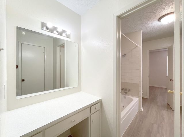 904 N Meadows DR D, Austin, TX 78758